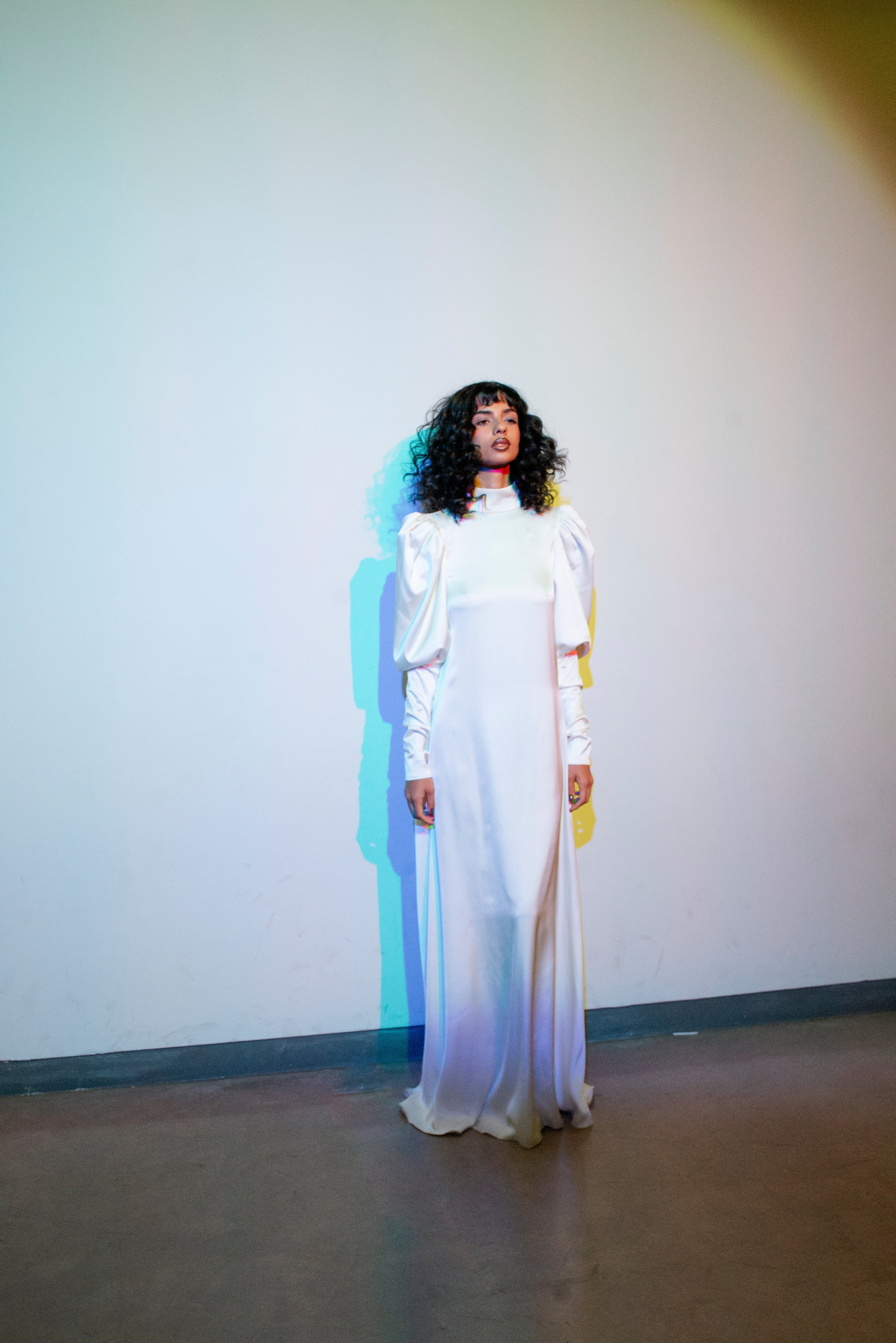 Vestido Longo Cetim com Mangas Bufantes Antera