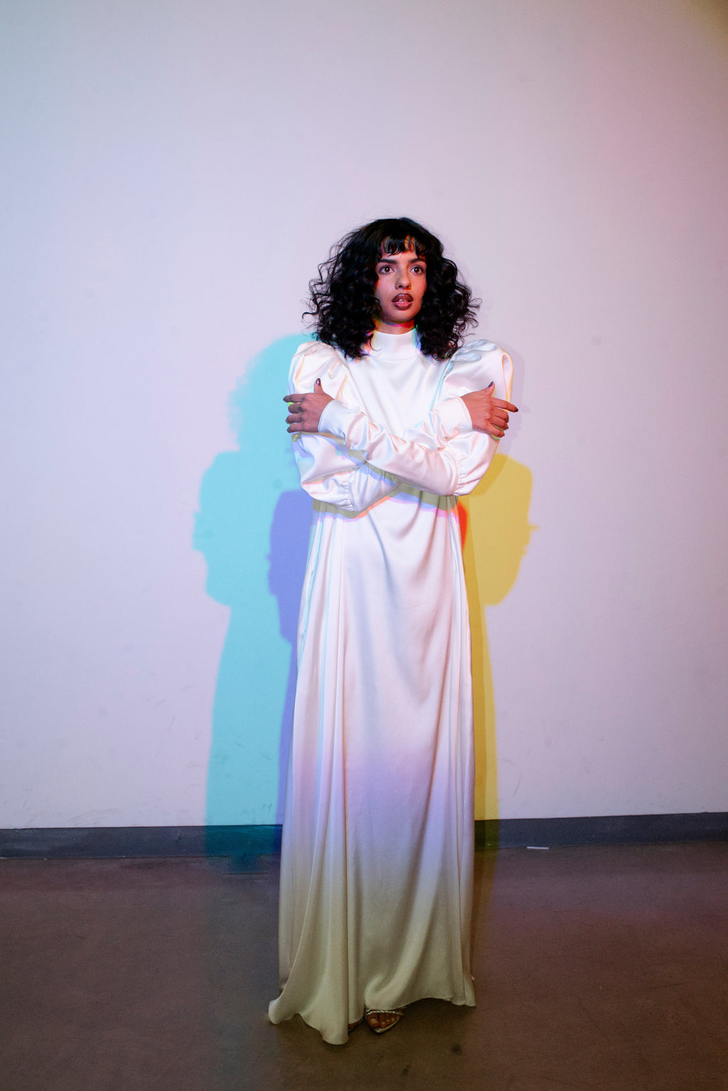 Vestido Longo Cetim com Mangas Bufantes Antera