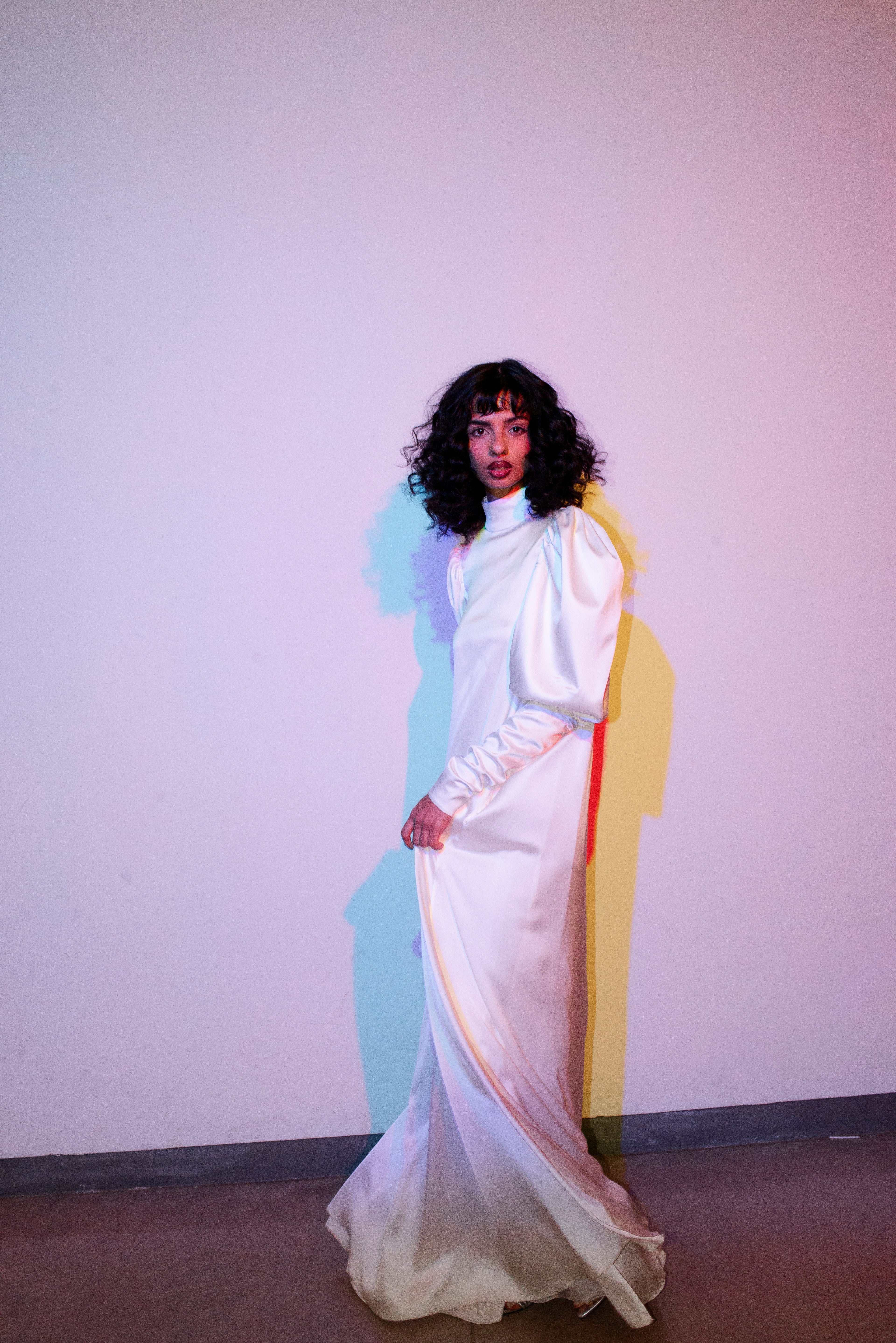 Vestido Longo Cetim com Mangas Bufantes Antera