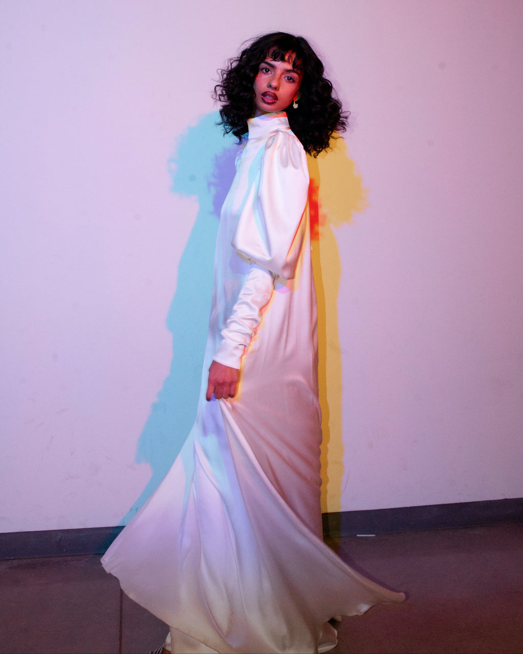 Vestido Longo Cetim com Mangas Bufantes Antera